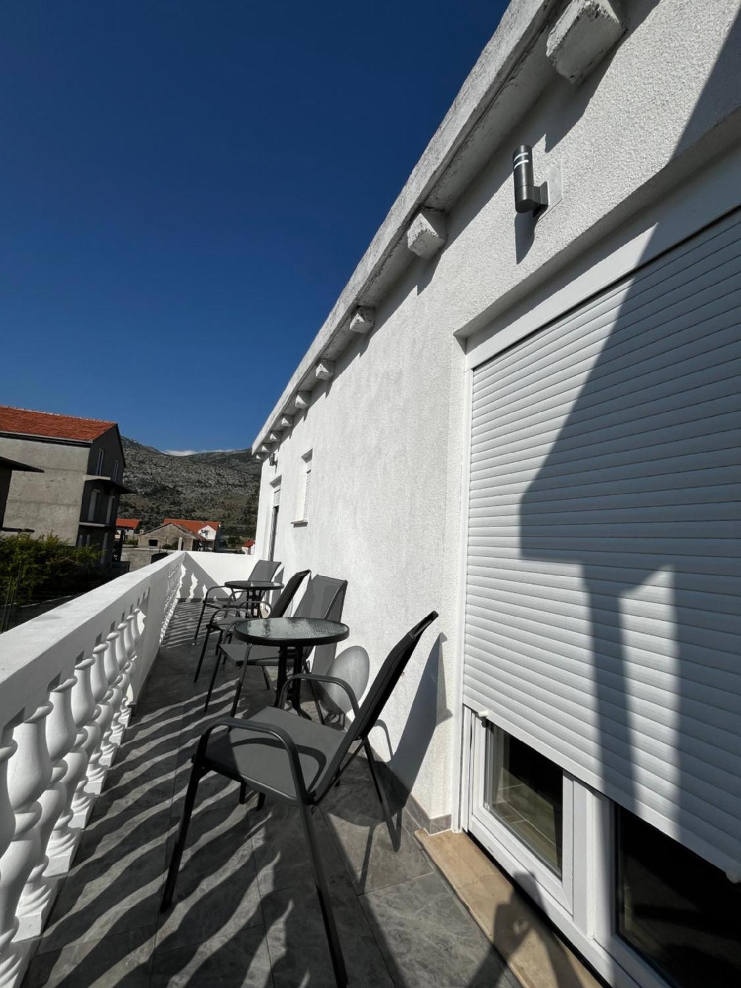Twin Apartments Ivanica Exterior photo