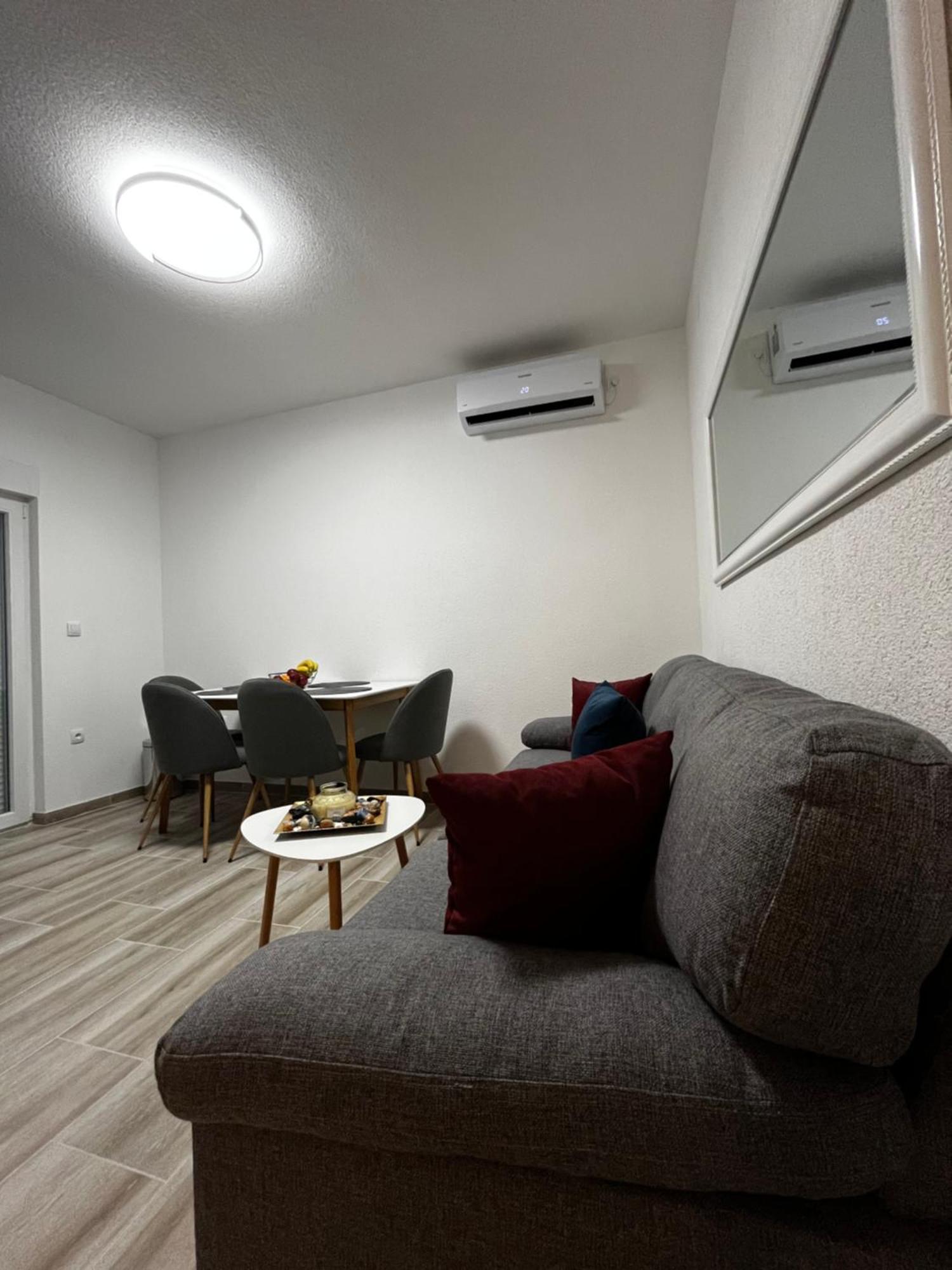 Twin Apartments Ivanica Exterior photo