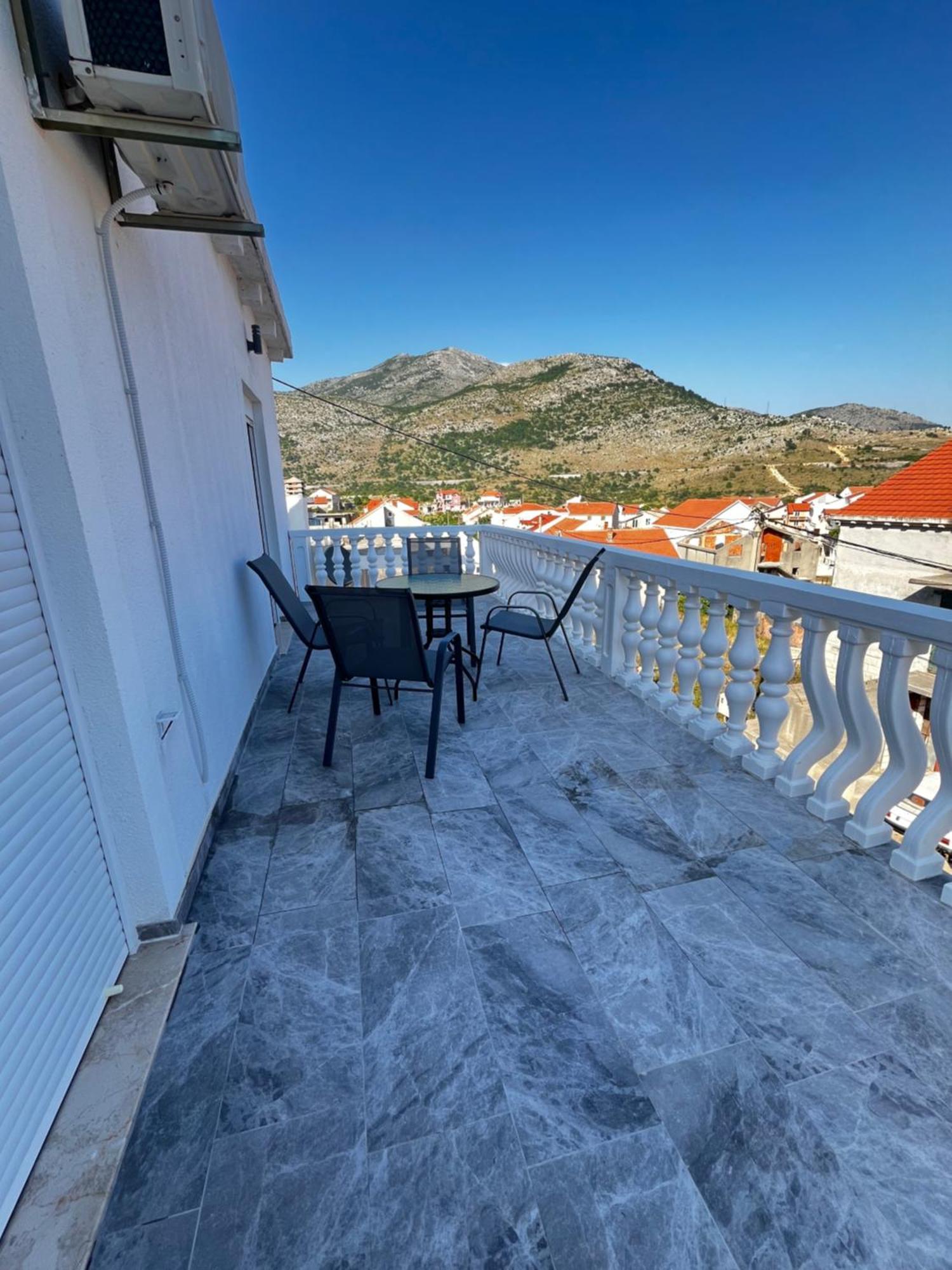 Twin Apartments Ivanica Exterior photo