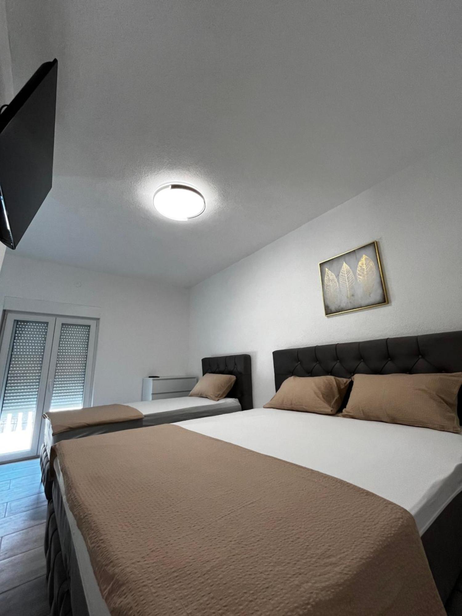 Twin Apartments Ivanica Exterior photo
